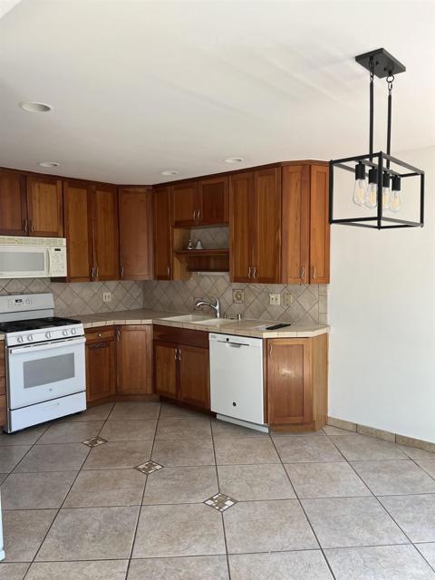 Building Photo - 3279 Caminito Ameca