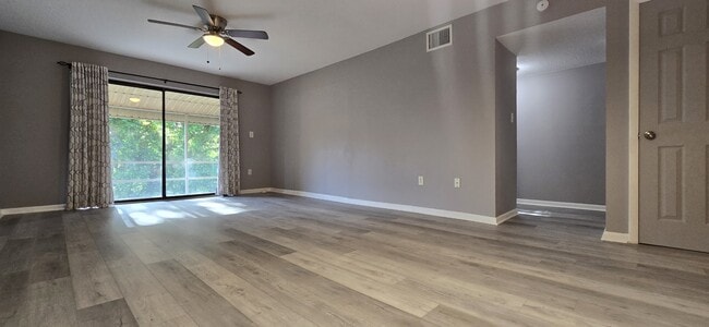 Foto del edificio - 130 E Johnson Ave