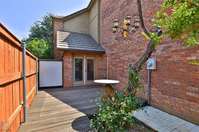 Building Photo - 30 Courtyard Ln