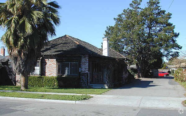 Building Photo - 4593 Hansen Ave