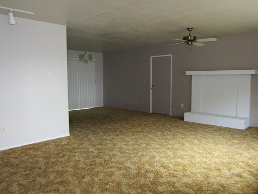 Building Photo - 341 Quail Ln