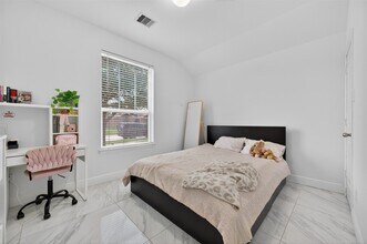 Building Photo - 16318 Brookside Willow Ln