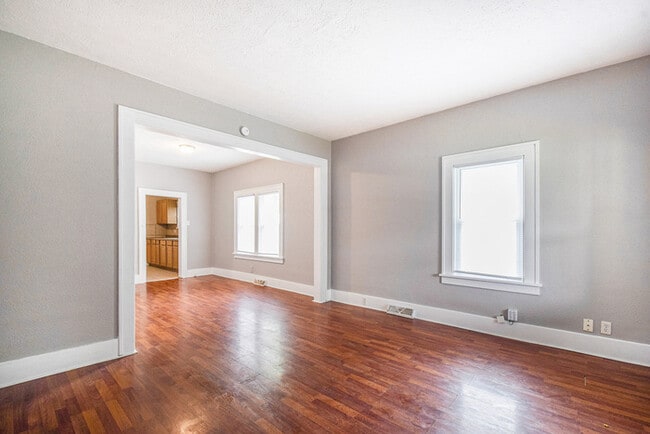 Building Photo - Comfortable Three Bedroom Home in a Great Location