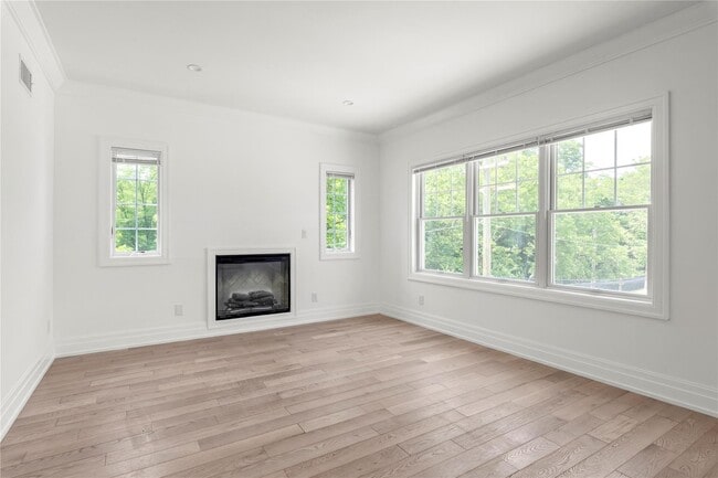 Building Photo - 22 Sagamore Hill Dr