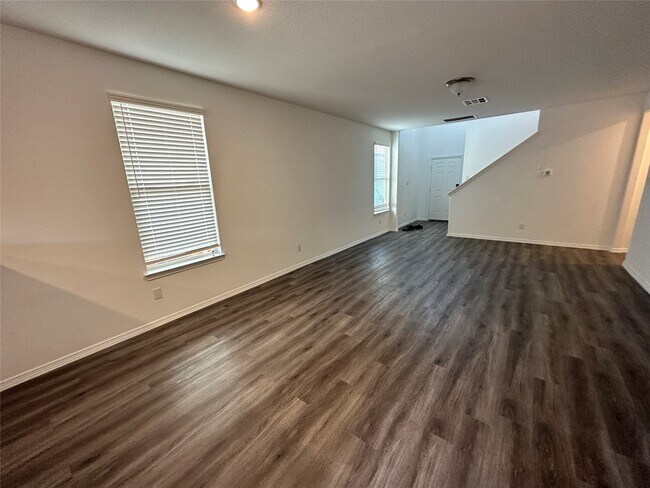 Foto del edificio - 16492 Moss Ln