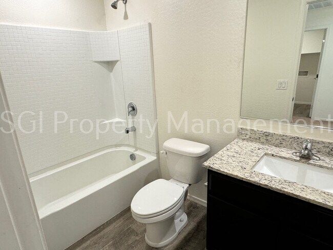 Foto del edificio - Beautiful home ready for move in