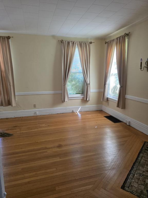 Building Photo - 128 Market St