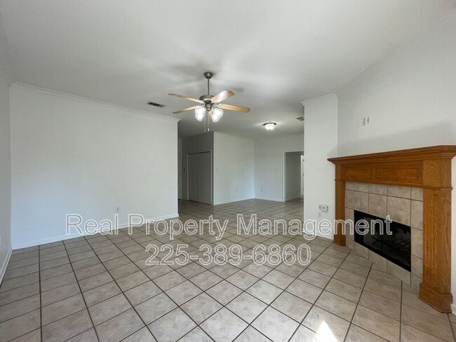 Foto del edificio - 9382 Pecan Tree Dr