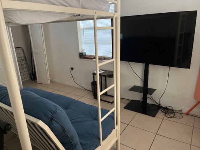 Foto del edificio - 1554 NW 58th St