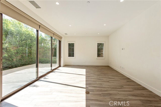 Building Photo - 135 Linda Vis