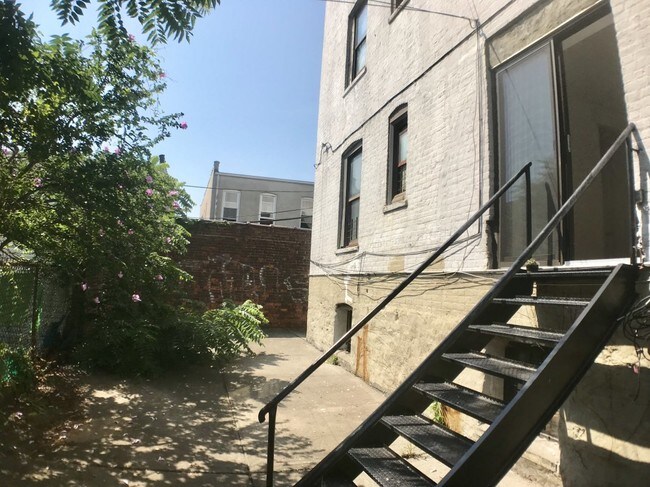 Foto del edificio - 2391 Bedford Ave