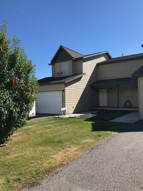 Building Photo - Great property 3bed, 2bath,