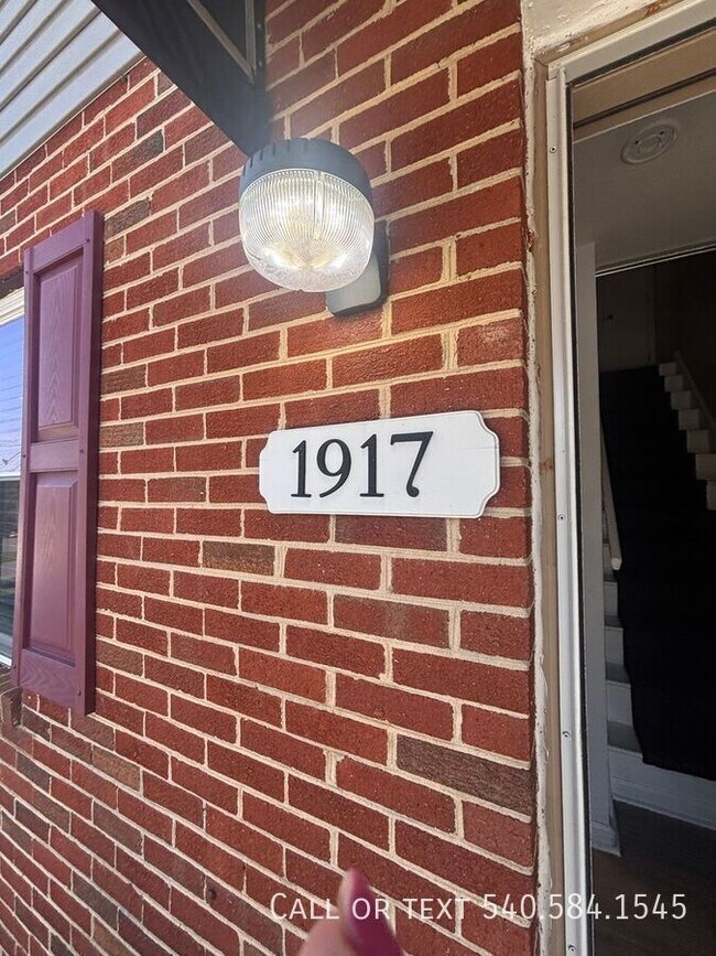 Foto del edificio - 1917 Wallace Ave NE