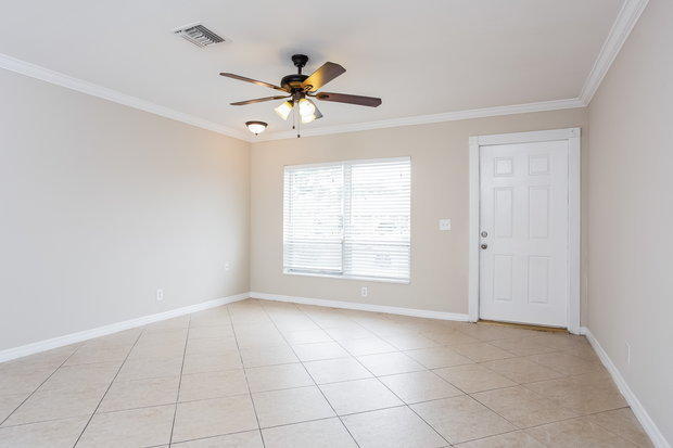 Building Photo - 6088 Oak Royal Dr