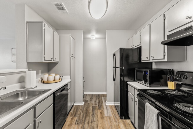 Foto del edificio - Sunset Pointe Apartments