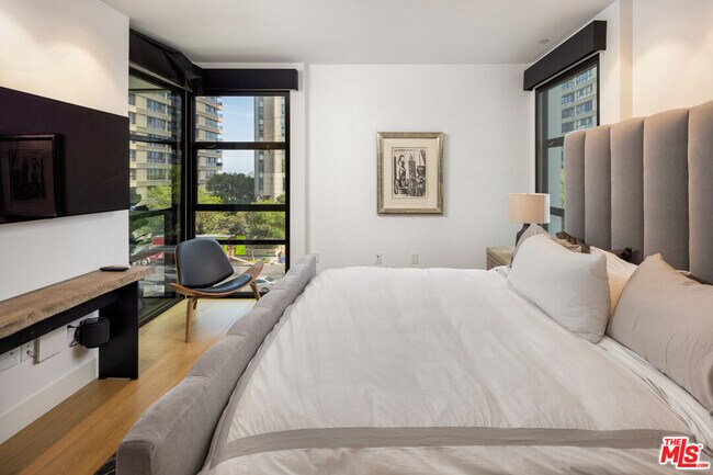 Foto del edificio - 10777 Wilshire Blvd
