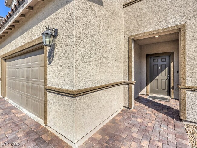 Foto del edificio - 6130 Sinks Canyon Ave