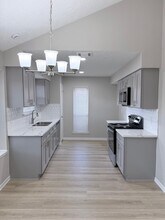 Building Photo - 1315 Tiny Tree Dr