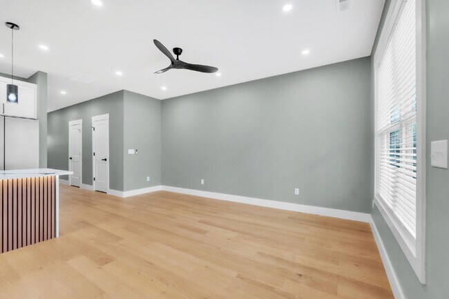 Building Photo - Updated 3-Bedroom, 2.5-Bathroom Townhome Gem in Landrum