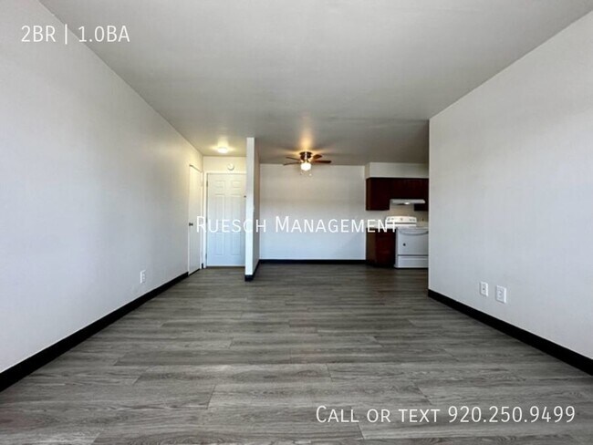 Building Photo - Beautifully Renovated 2 Bedroom 1 Bath Upp...
