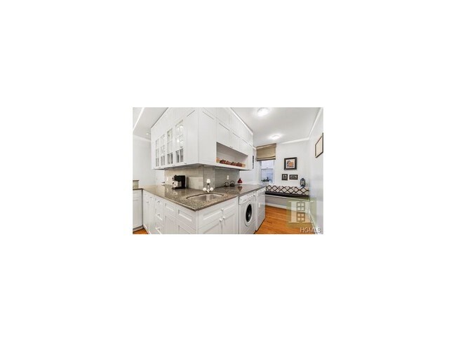 Building Photo - 515 E 89th St