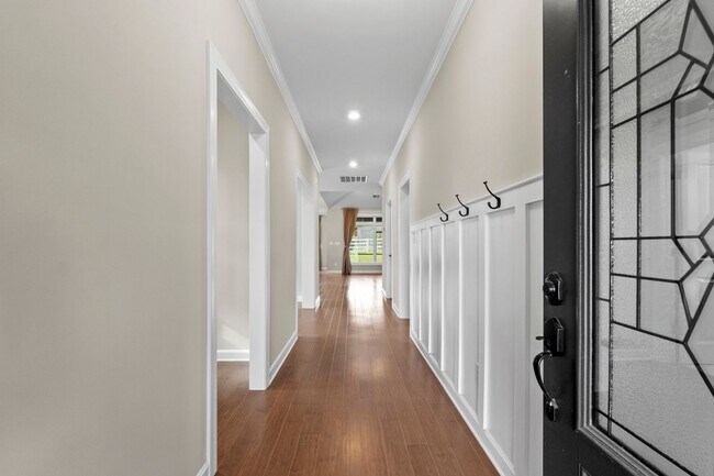 Building Photo - Luxury Rental in Twin Lakes!