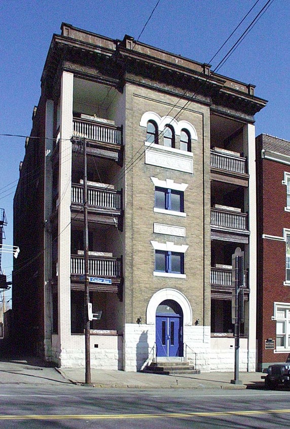 Primary Photo - 606 Cedar Ave