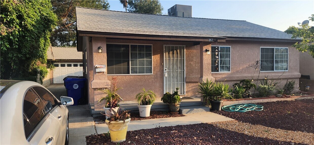 Foto principal - 267 E 43rd St