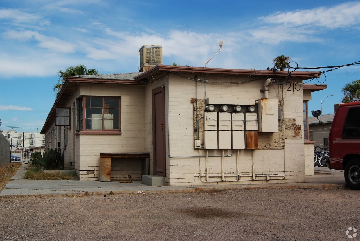 Building Photo - 210-220 N 10th St