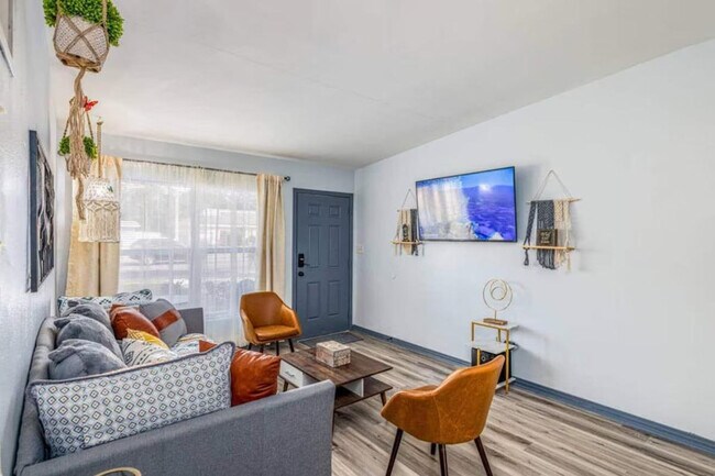 Foto del edificio - 1400 Montclair Ct