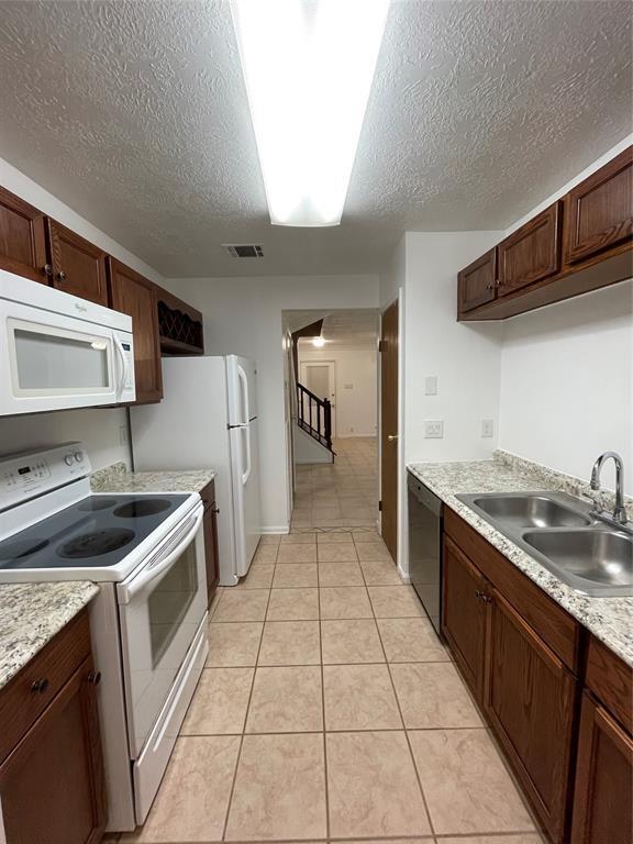 Foto del edificio - 17315 Saturn Ln