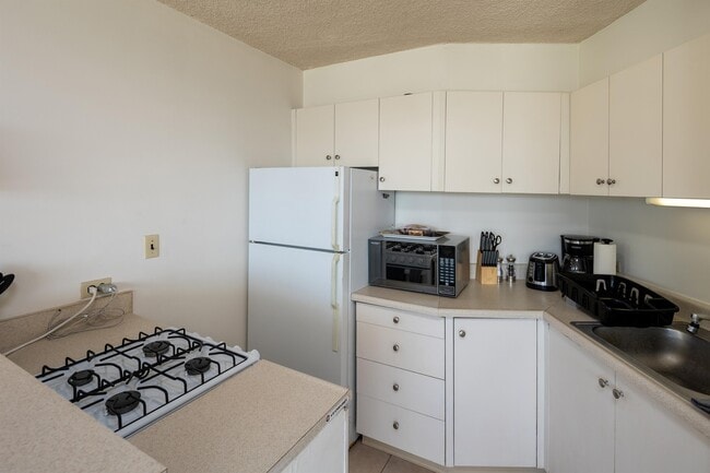 Building Photo - 750 Amana St