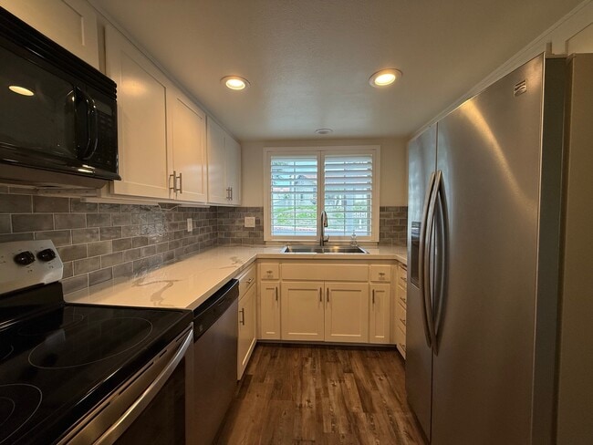 Foto del edificio - 6917 Pear Tree Dr