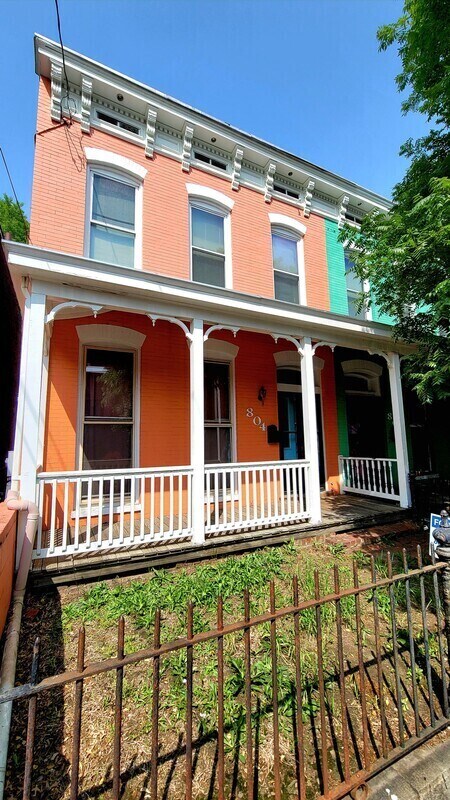Building Photo - 804 W Marshall St