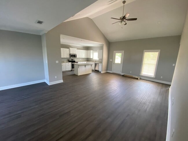 Building Photo - 140 Scarlet Wy