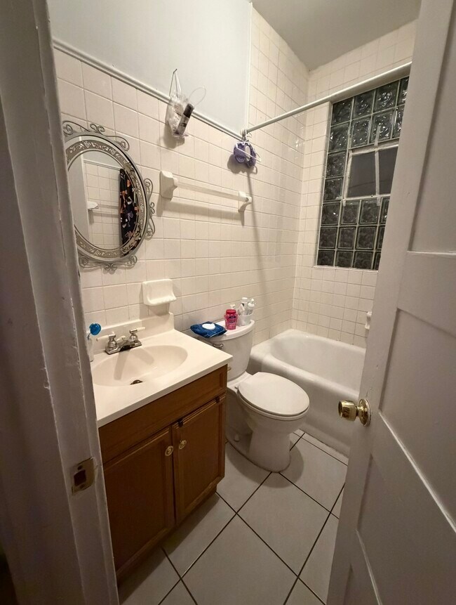 Foto del edificio - 5937 W Dakin St