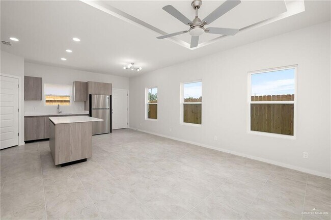 Building Photo - 402 N Alexandrite Ave
