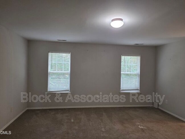 Foto del edificio - 8208 Stone Cellar Dr