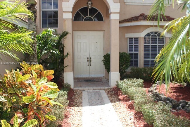 Building Photo - 2568 Jardin Pl