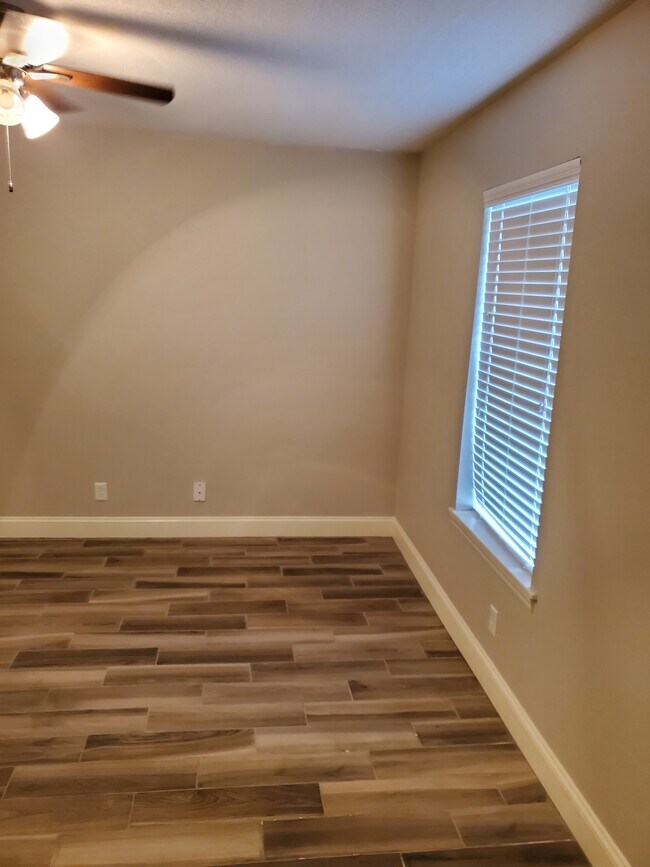 Building Photo - 822 Hardy Springs Cir