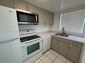 Building Photo - 2454 NW 52nd Ave