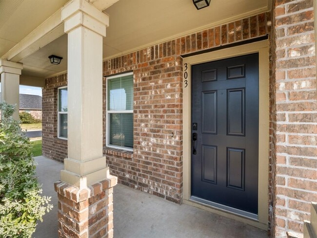 Building Photo - 303 Camellia Dr