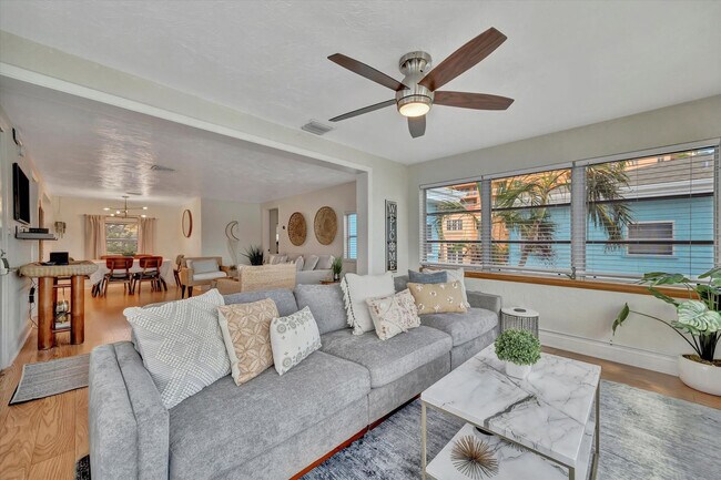 Foto del edificio - 483 E Shore Dr