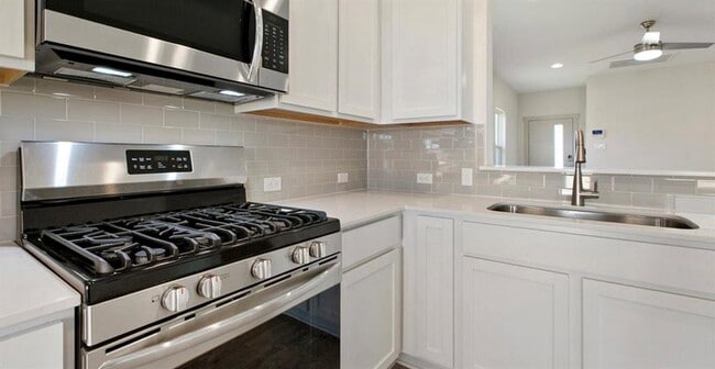Building Photo - 2100 Daleside Ln