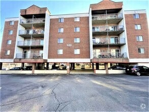 Building Photo - 580 Salem St