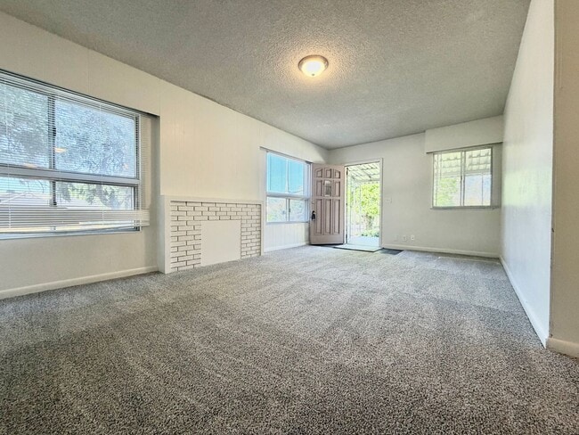 Building Photo - Inviting Holladay Home with Large Yard, Carport & Extra Parking