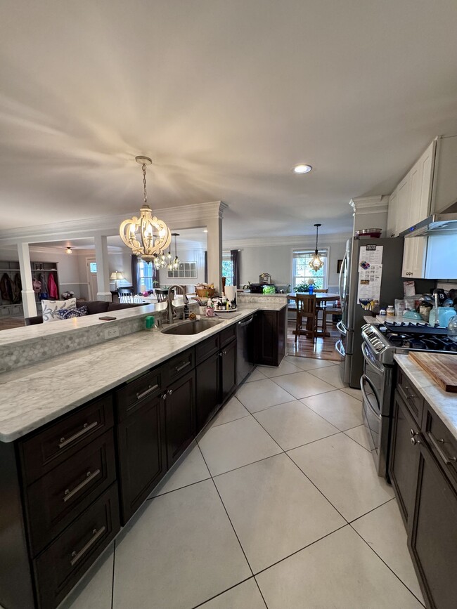 Building Photo - 190 Westridge Cir