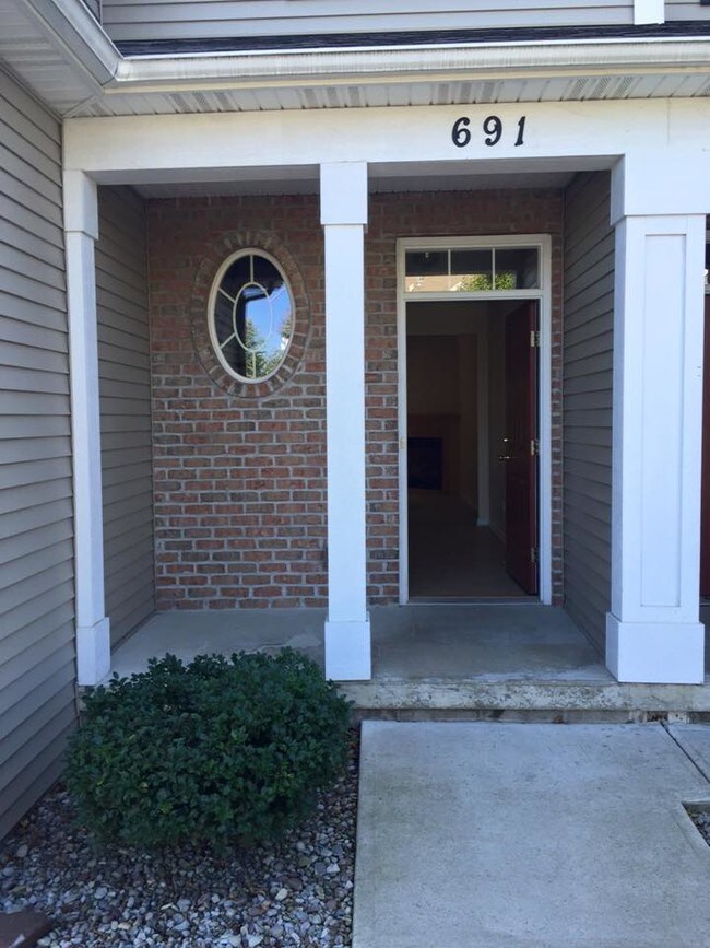 689 Royal Sunset Dr, ster, NY 14580 Townhome Rentals in ster NY