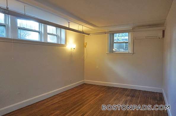 Building Photo - 95 Adams St