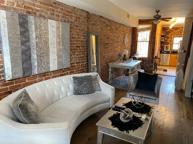 Foto del edificio - 2221 12th Pl NW